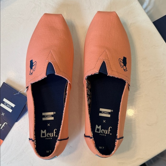 NWT Meuf x Toms Salmon Rose Classic Canvas Slip On Shoes - Picture 5 of 9